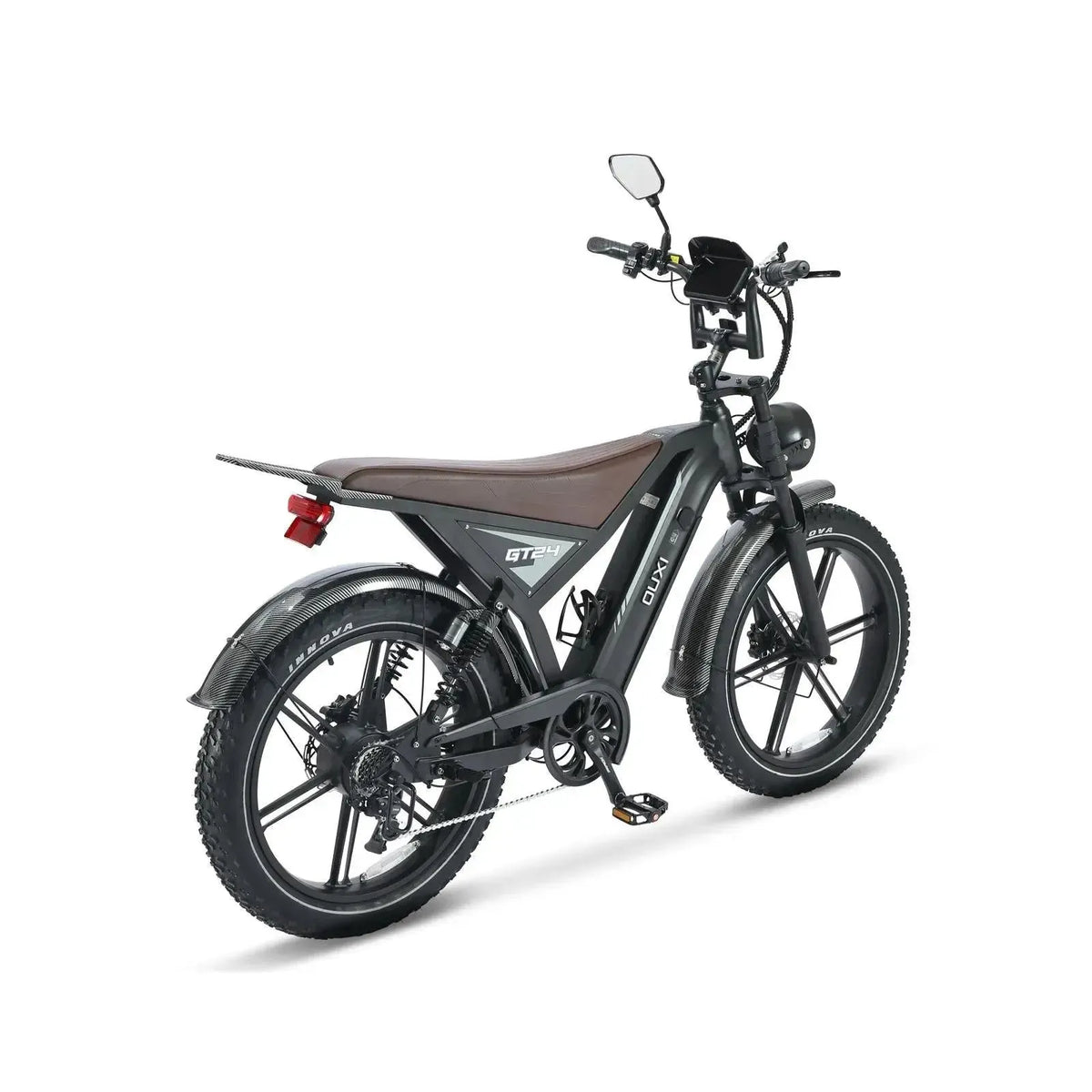 Fatbike Ouxi GT24 negra, vista trasera en diagonal con luz trasera, sillín largo y suspensión trasera