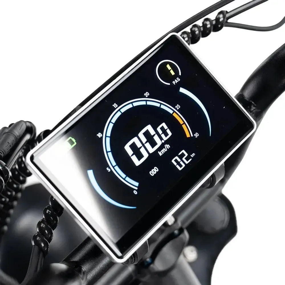 Fatbike Ouxi V8 2025 en noir, détail de l'écran couleur avec compteur de vitesse et niveau PAS