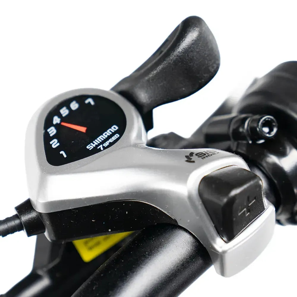 QMWheel S20 Pro Fatbike in Schwarz, Detail des Shimano 7-Gang-Schalthebels